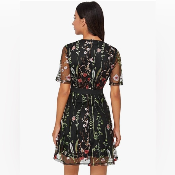 Women's Black Round Neck Floral Embroidered Mesh Short Sleeve Dress Size Small - Picture 2 of 6